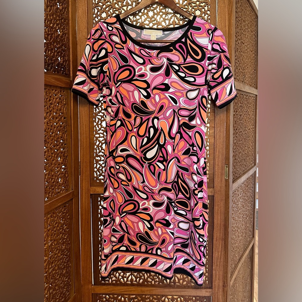 🚺 Michael Kors pink/black/white patterned dress